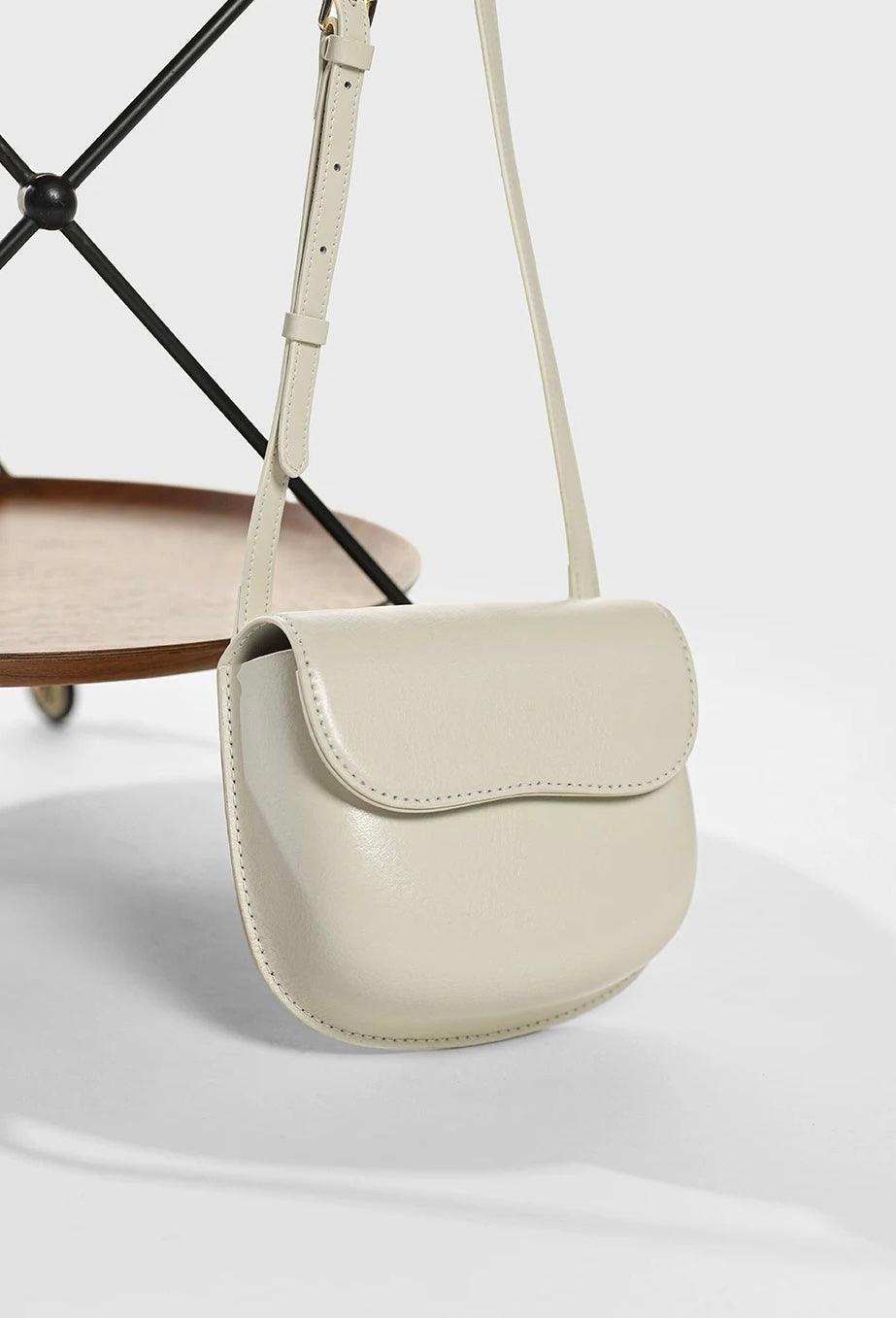 Round Edge Saddle Bag