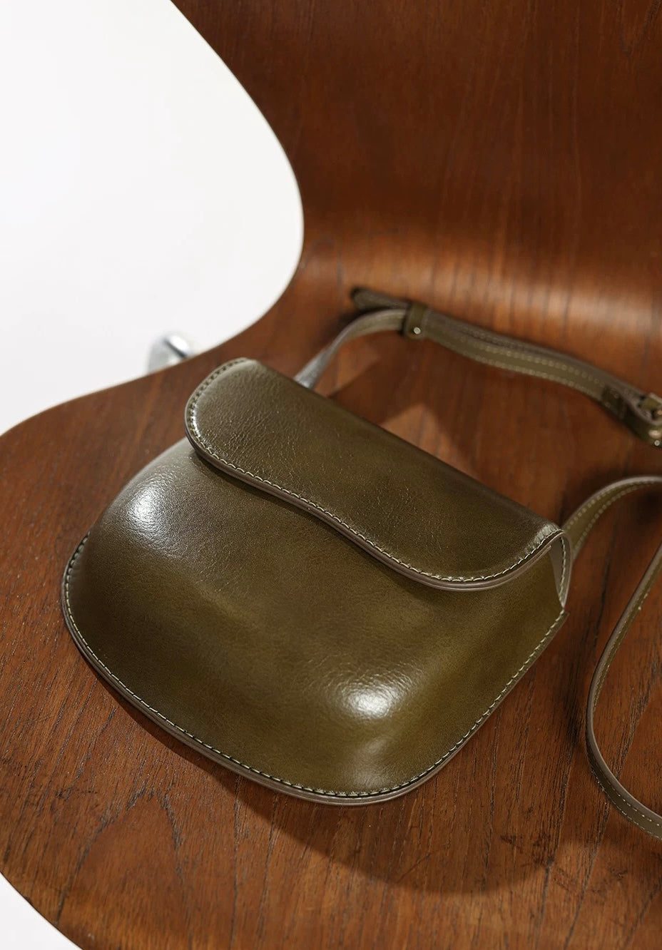 Round Edge Saddle Bag