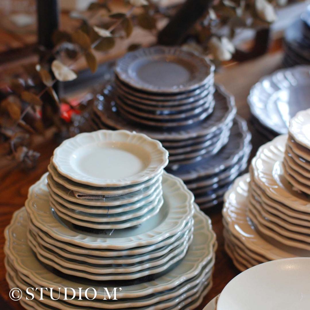 Studio M' | Pomponner Round Plates - Gray