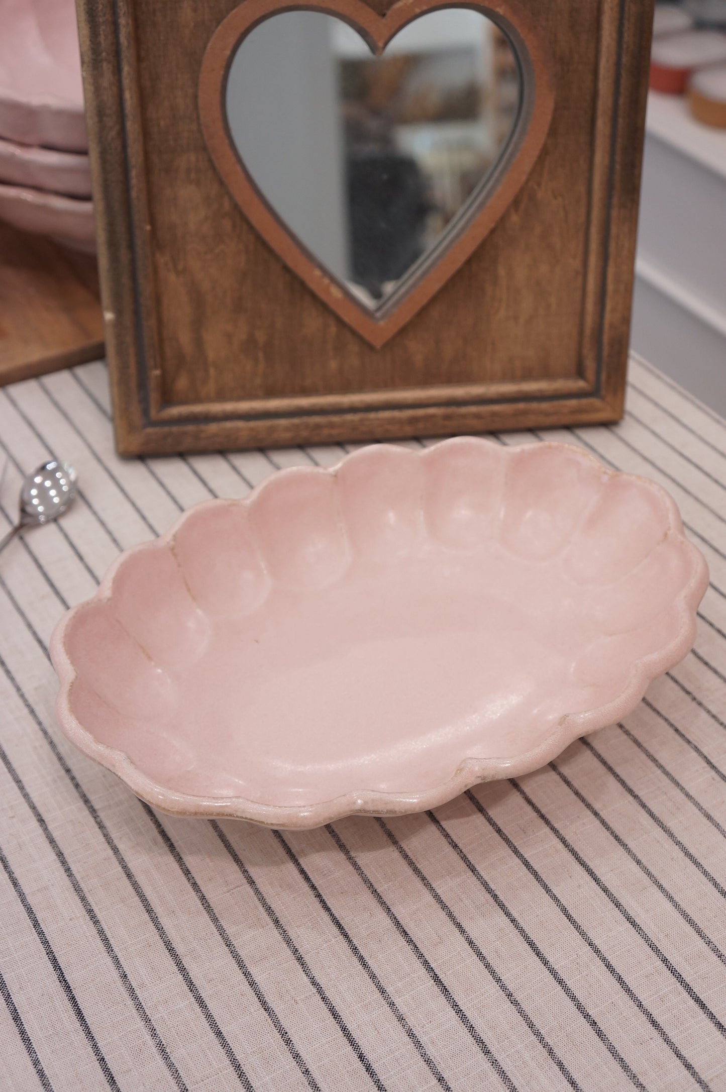 Blut's | Rinka Pink 27cm Oval Deep Plate