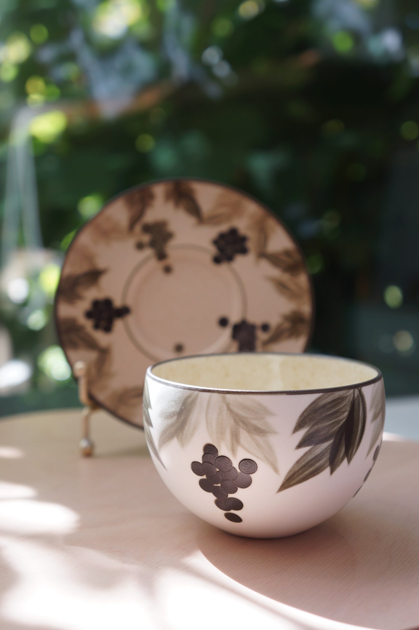 Jingdezhen | Sishuang | Grapes Egg Latte Cup & Saucer - Green