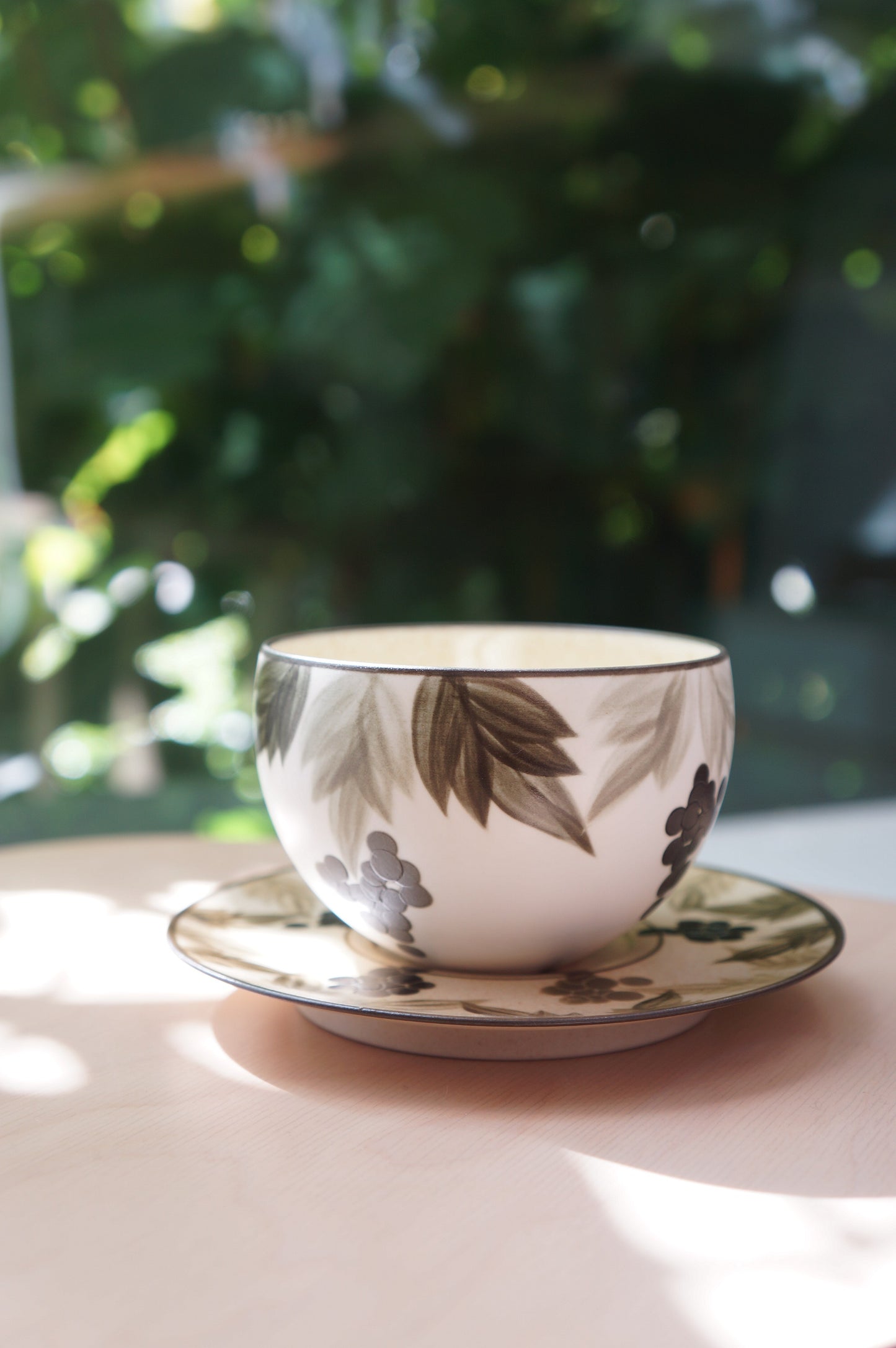 Jingdezhen | Sishuang | Grapes Egg Latte Cup & Saucer - Green