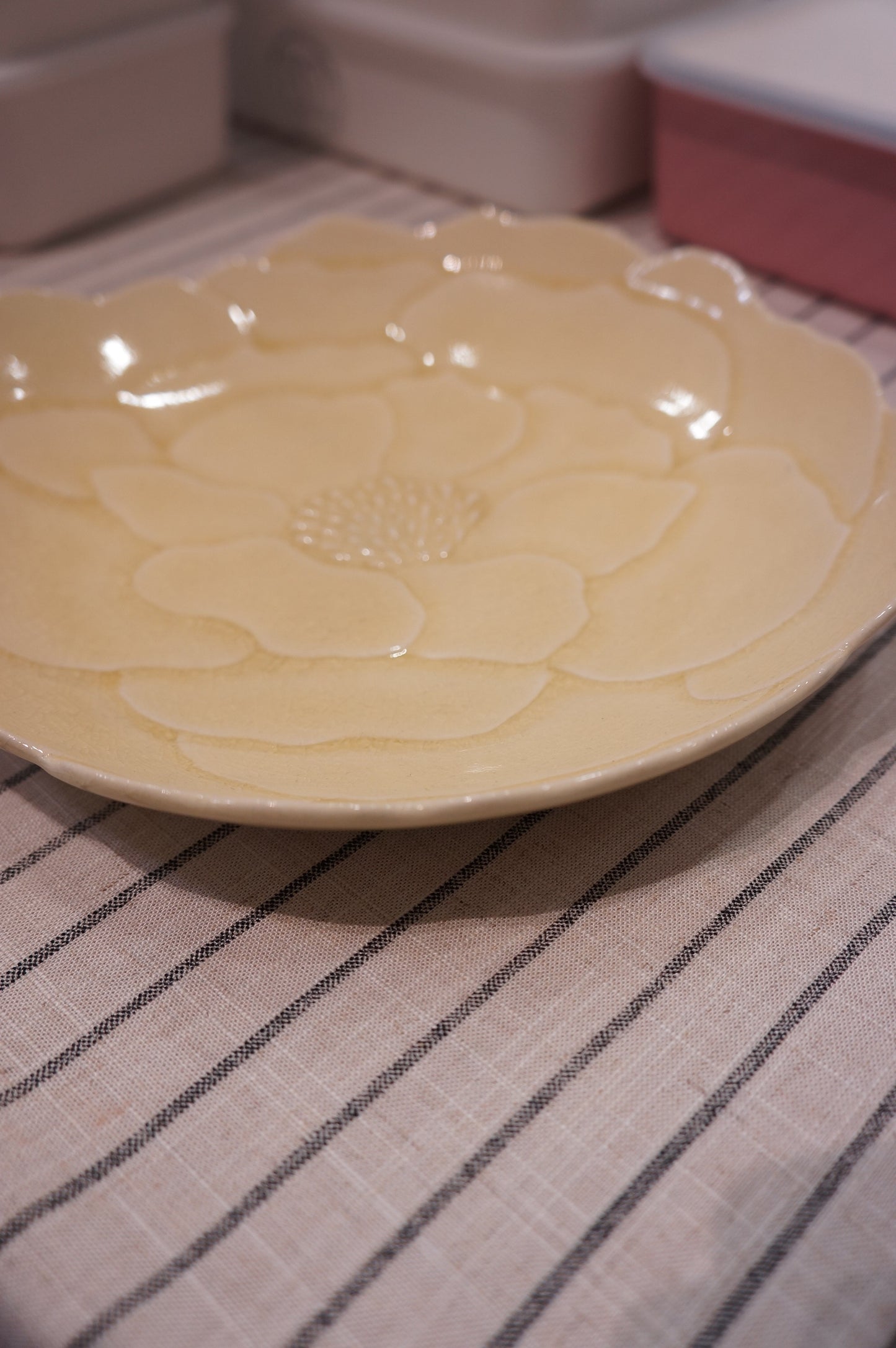 Seto Ware | Flower Plate - Large Yellow Peony