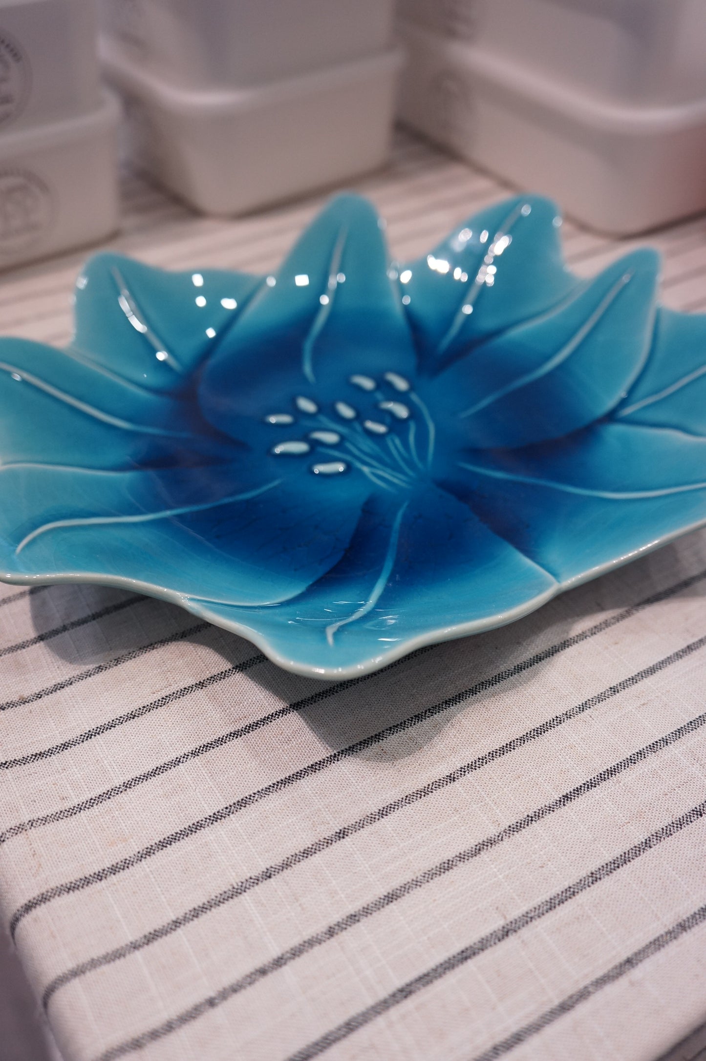 Seto Ware | Flower Plate - Large Blue Lily