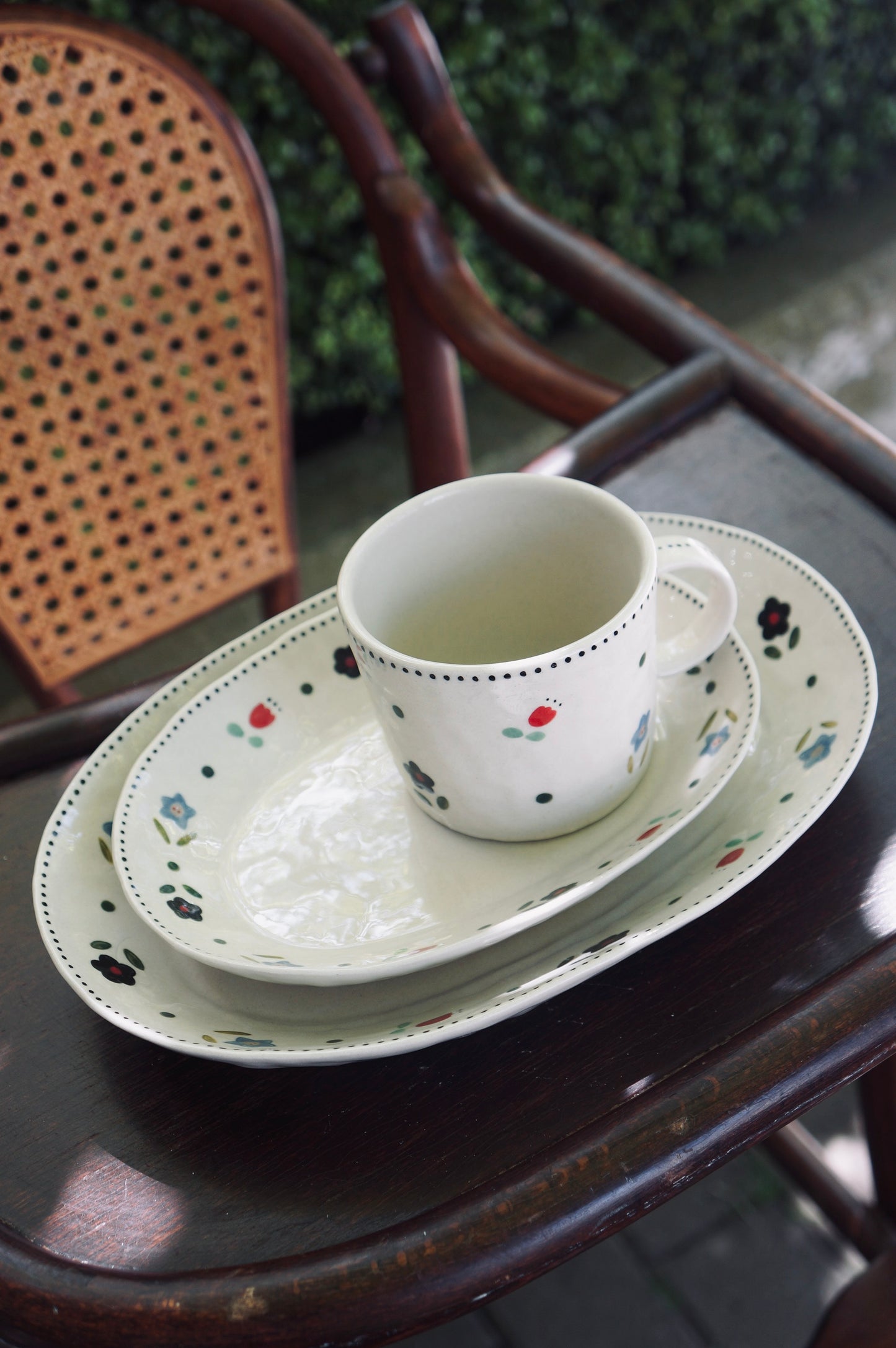 Qiuzishu | Handmade Flower Collection - Mug (Black Dots)