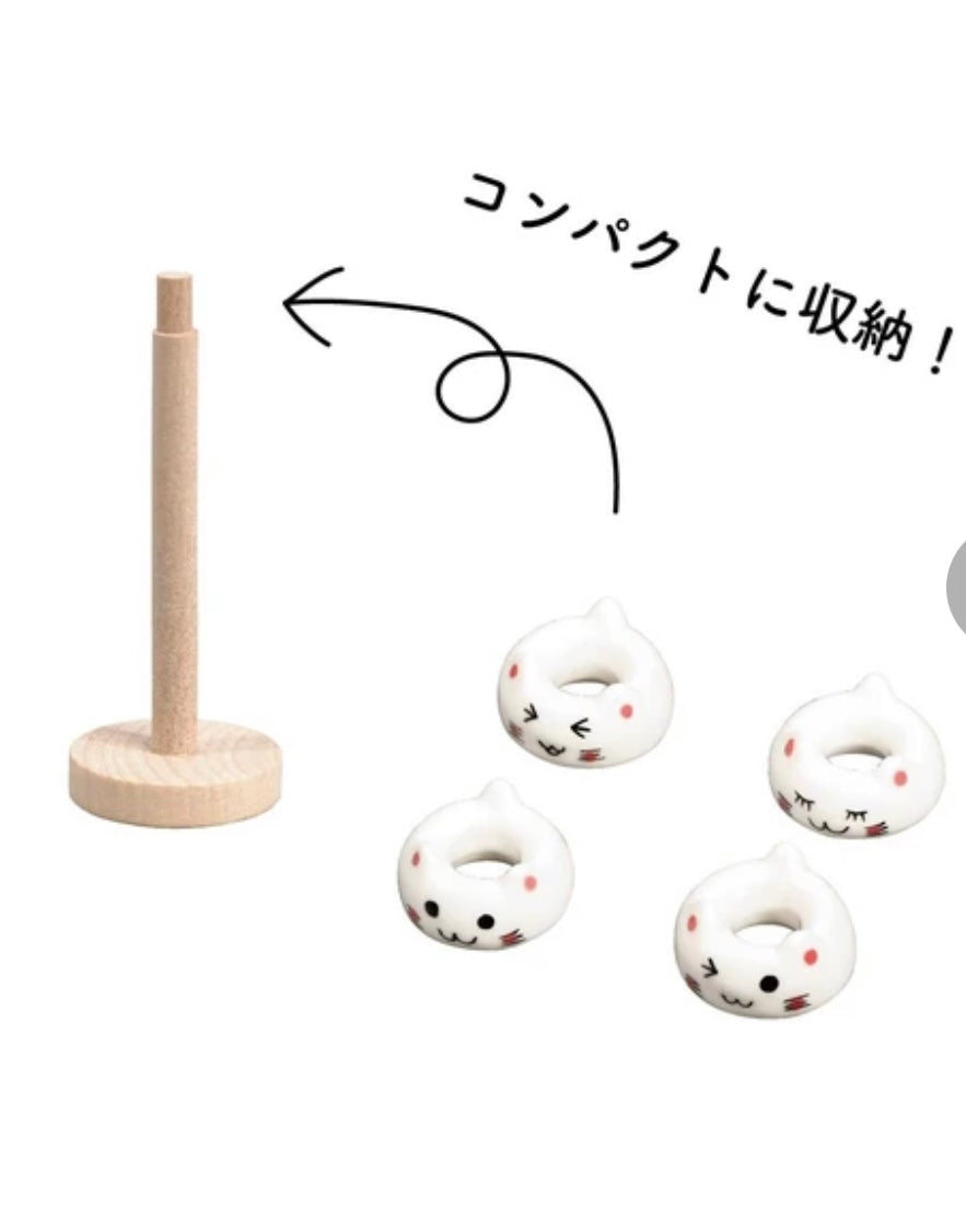 TANAKA | Doughnut Chopstick Rest - White Cats