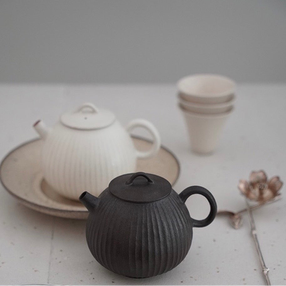 Jingdezhen | Laoli | Chinese Style Traditional Teapot (2 Colors)